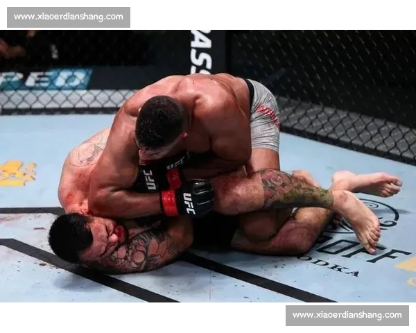 UFC最新激战精彩回顾 硝烟弥漫的拳坛对决引爆全场 UFC最新激战精彩回顾 硝烟弥漫的拳坛对决引爆全场